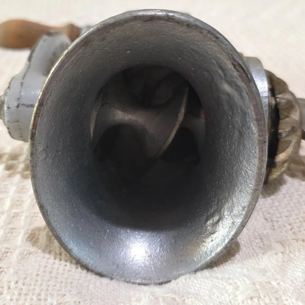 Vintage Universal No 2 Meat Grinder Food Chopper Manual Hand Crank USA Cast Iron